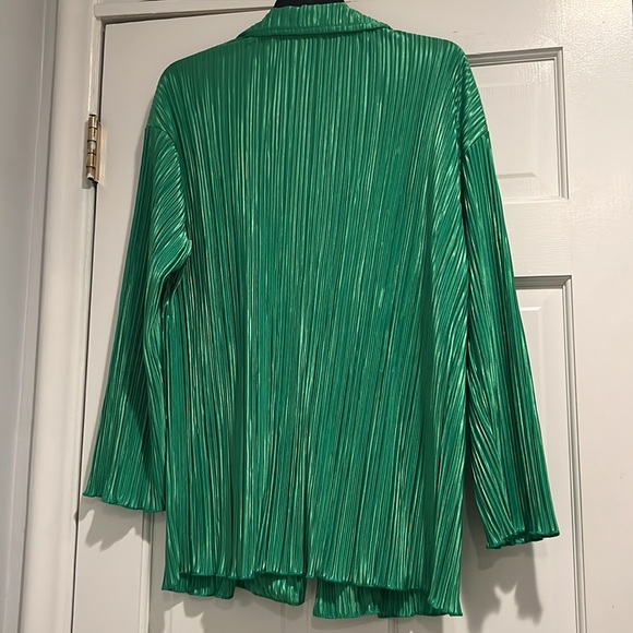 Button down top - Picture 2 of 2